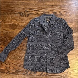 Roper Women’s Black Patterned Pearl Snap Top